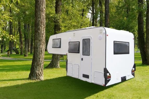 EXPEDITION PLEASER TRUCK CAMPER